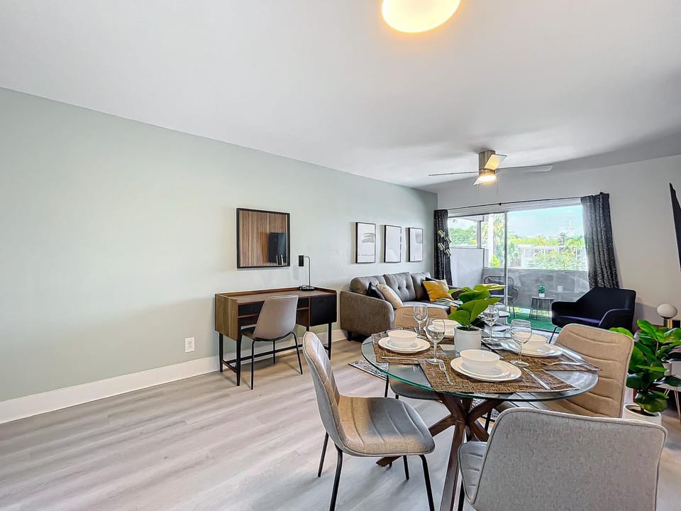 Living room, Seating area, Dining area
