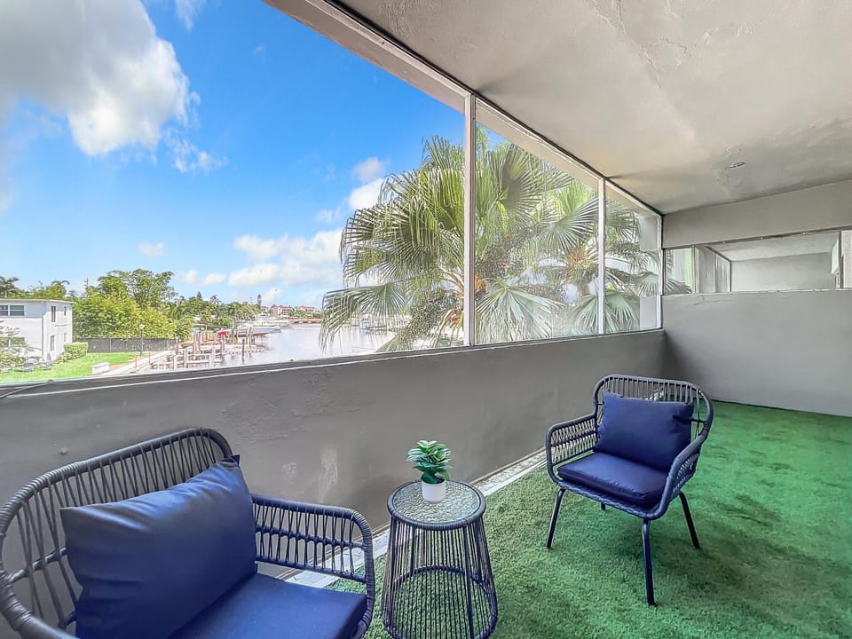 Patio, Day, View (from property/room), Balcony/Terrace, Seating area