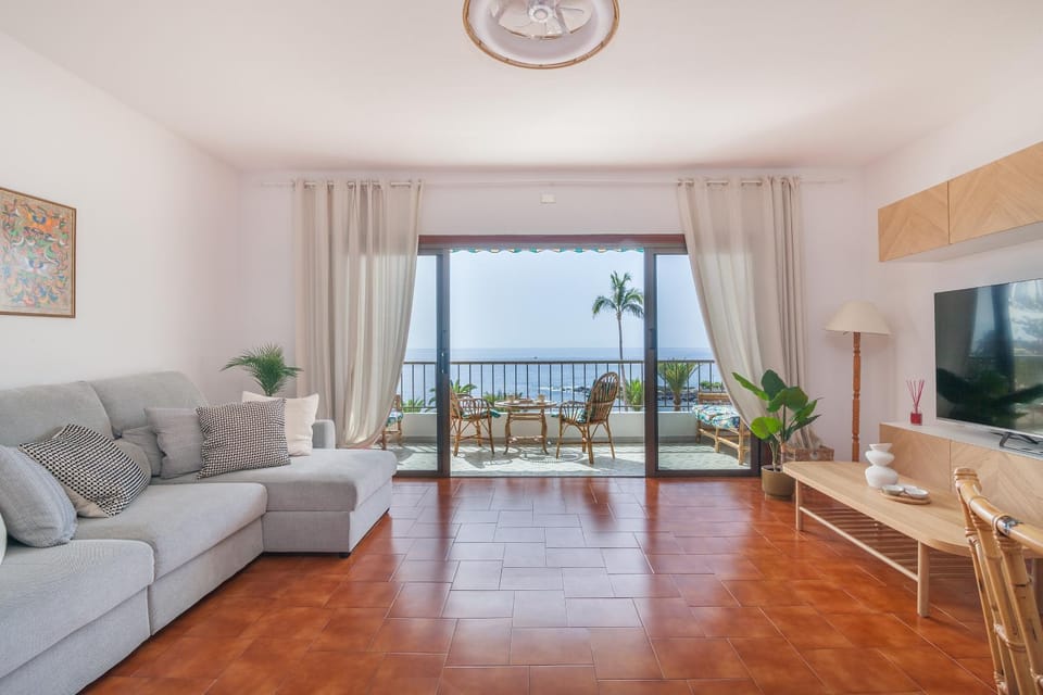 TV and multimedia, View (from property/room), Balcony/Terrace, Living room, Evening entertainment, Sea view
