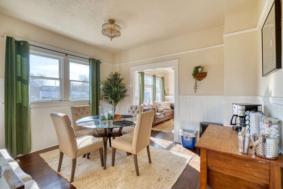 Stay Portland - Laurelhurst Dream on Restaurant Row - 97 WalkScore House in Portland