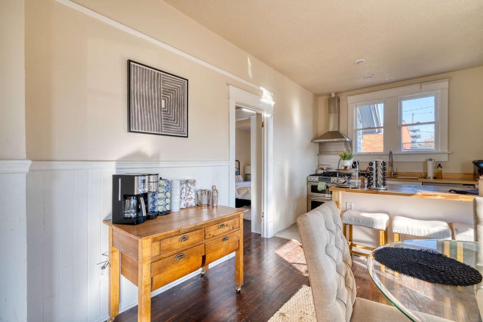 Stay Portland - Laurelhurst Dream on Restaurant Row - 97 WalkScore House in Portland