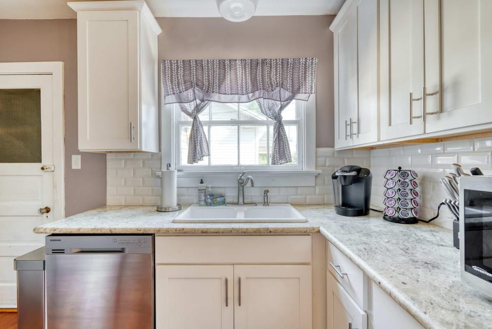 Stay Portland - Charming Portland Home in Hollywood District House in Portland
