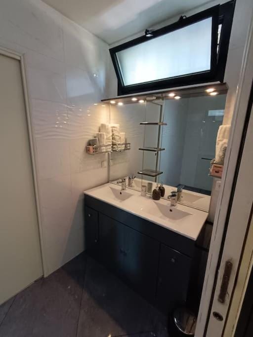 Maison - Jacuzzi Jardin Parking proche Paris & CDG House in Drancy