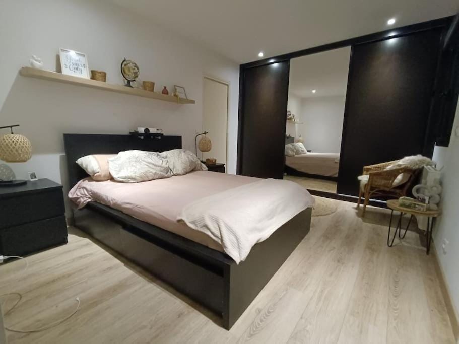 Maison - Jacuzzi Jardin Parking proche Paris & CDG House in Drancy