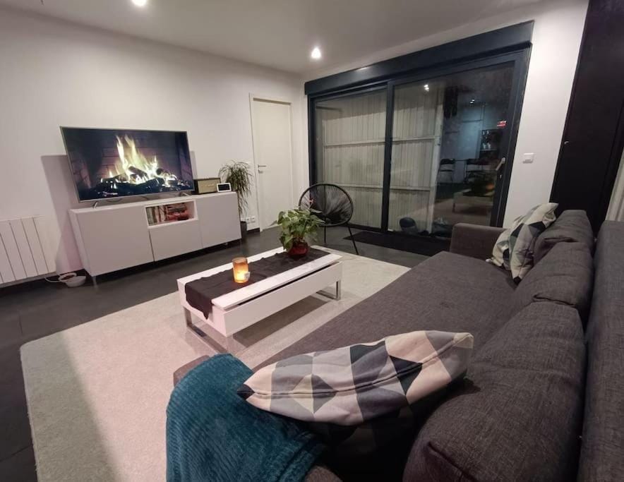 Maison - Jacuzzi Jardin Parking proche Paris & CDG House in Drancy