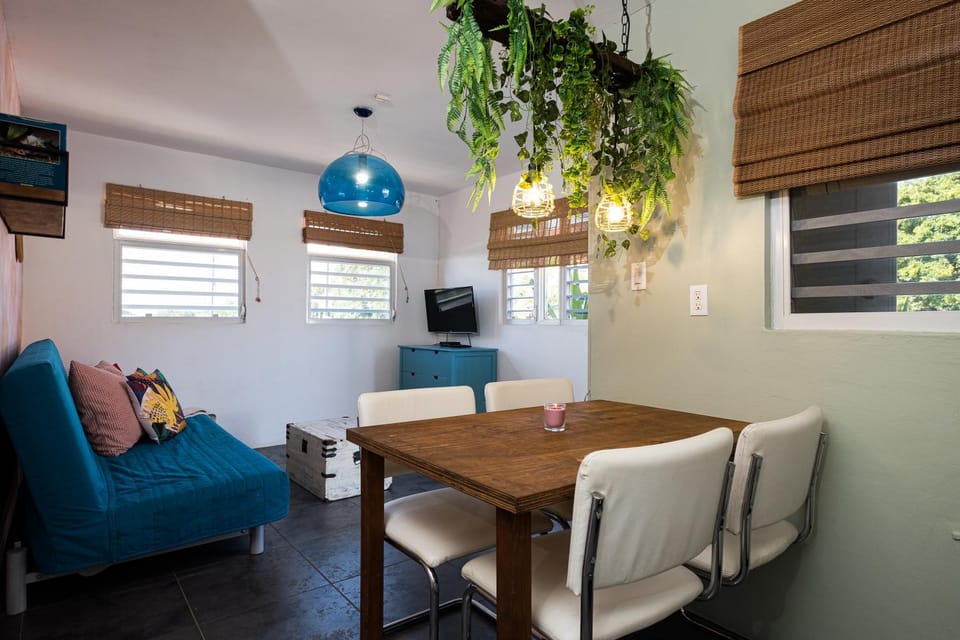 TV and multimedia, Seating area, Dining area
