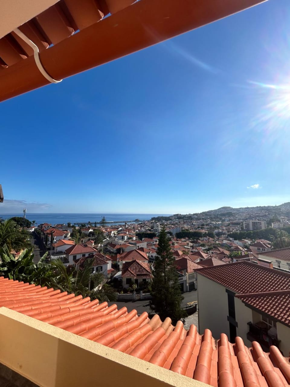View (from property/room), Balcony/Terrace, City view, Sea view