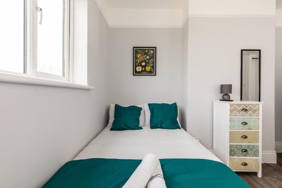 Dove Court Travel Lodge 2 - First Floor Ensuite Bed and Breakfast in Bristol