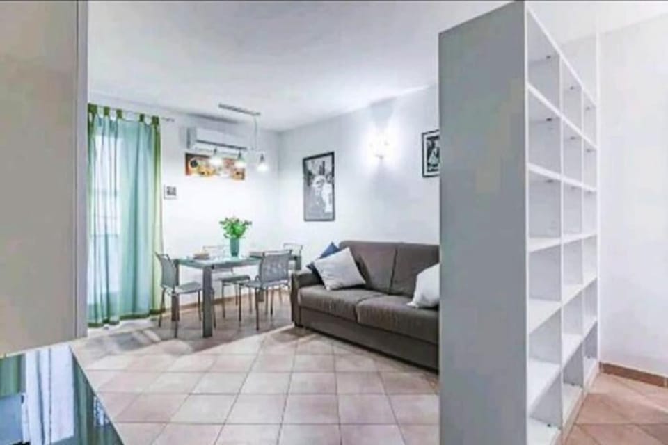 Living room, Photo of the whole room