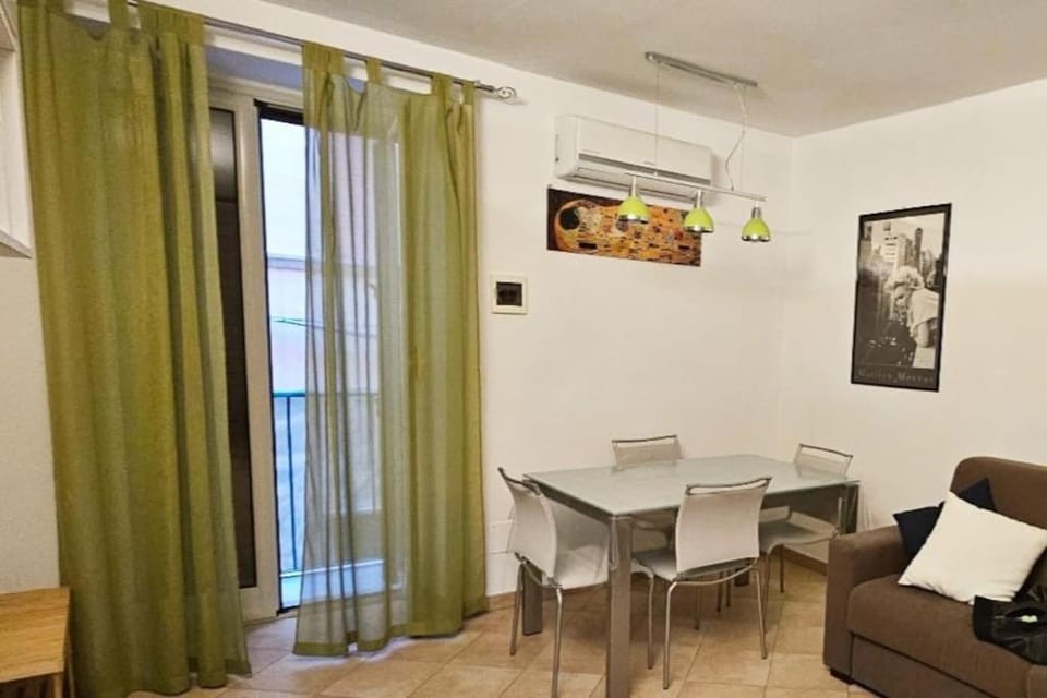 Living room, Seating area, Dining area, air conditioner