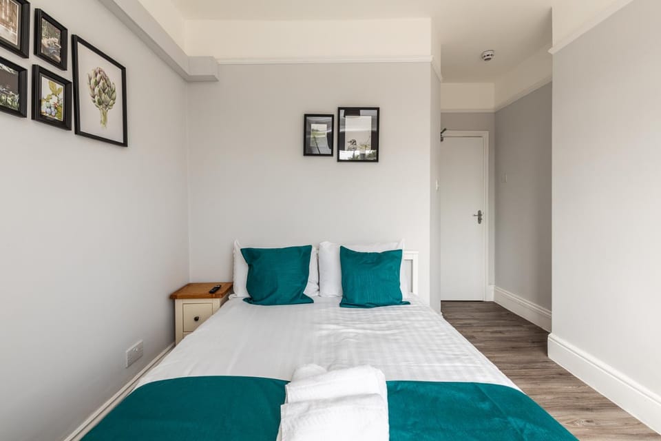 Dove Court Travel Lodge 3 - First Floor Ensuite Bed and Breakfast in Bristol