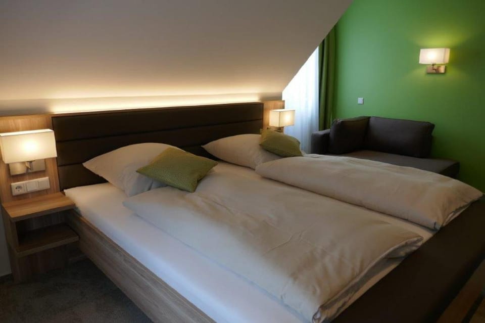 Bed, Seating area, Bedroom