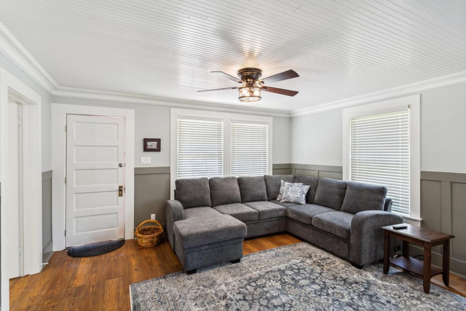 Charming Downtown McCloud Retreat home House in McCloud