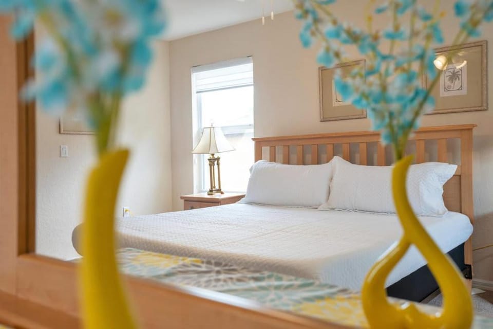 Regal Palms Stylish Villa with Themed Rooms House in Four Corners