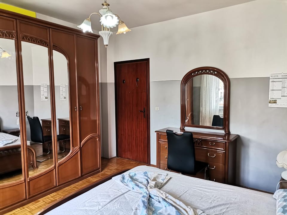 Bedroom, wardrobe