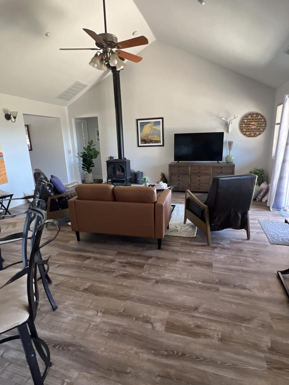 TV and multimedia, Living room, Seating area, Evening entertainment, fireplace