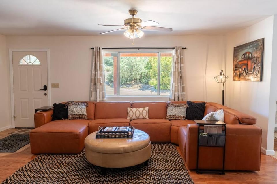 Living room, Seating area, fireplace