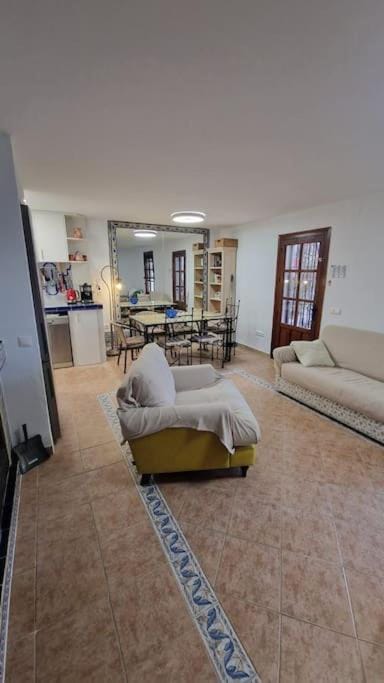 Ardhraubu Villa, Terra Cotta & Very Close to Sea Chalet in Costa del Sol