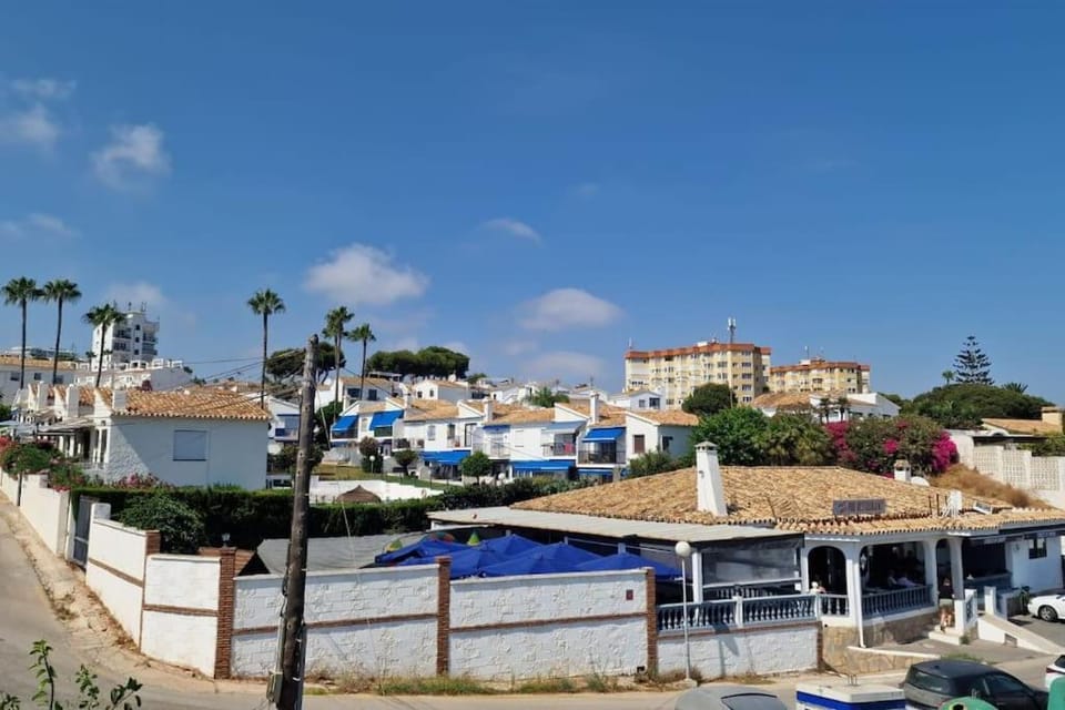 Ardhraubu Villa, Terra Cotta & Very Close to Sea Chalet in Costa del Sol
