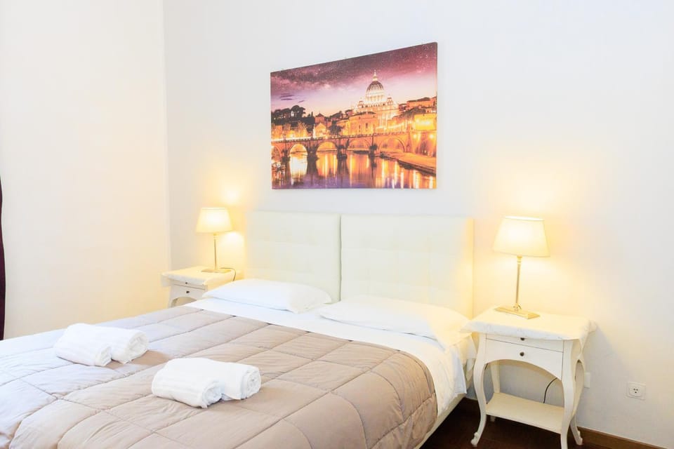 Bed, Photo of the whole room, Bedroom, towels