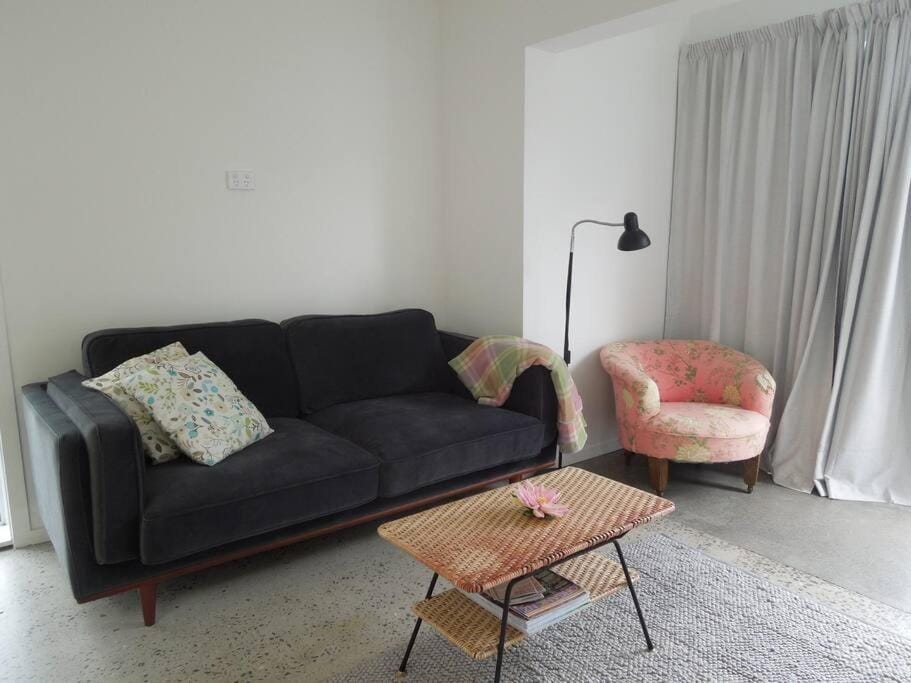 Raglan, walk to harbour and town, garden views Apartment in Raglan