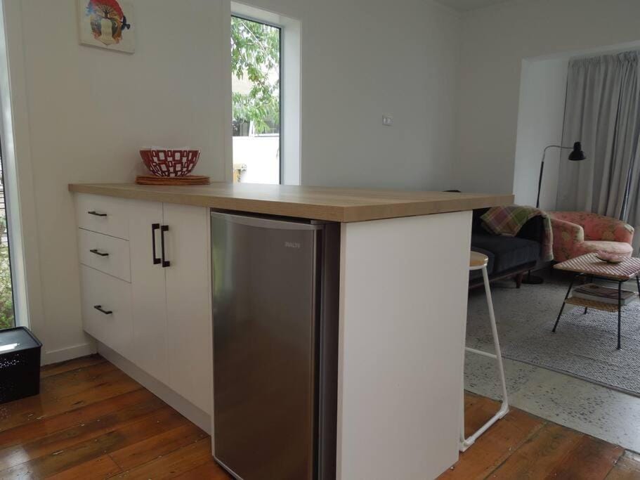 Raglan, walk to harbour and town, garden views Apartment in Raglan