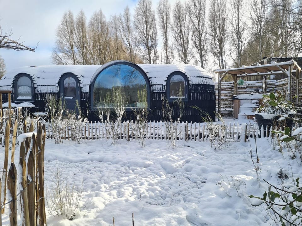 La CABANE LUXUEUSE AVEC JACUZY Campground/ 
RV Resort in Belgium