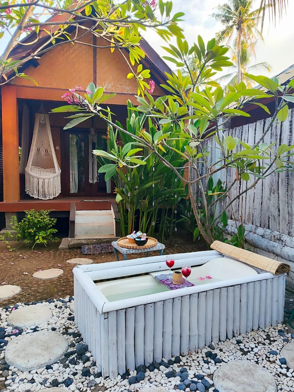 Property building, Garden, Balcony/Terrace, Bath