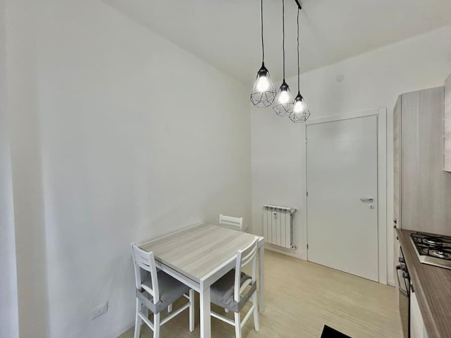 Kitchen or kitchenette, Dining area, oven, pet friendly, stove