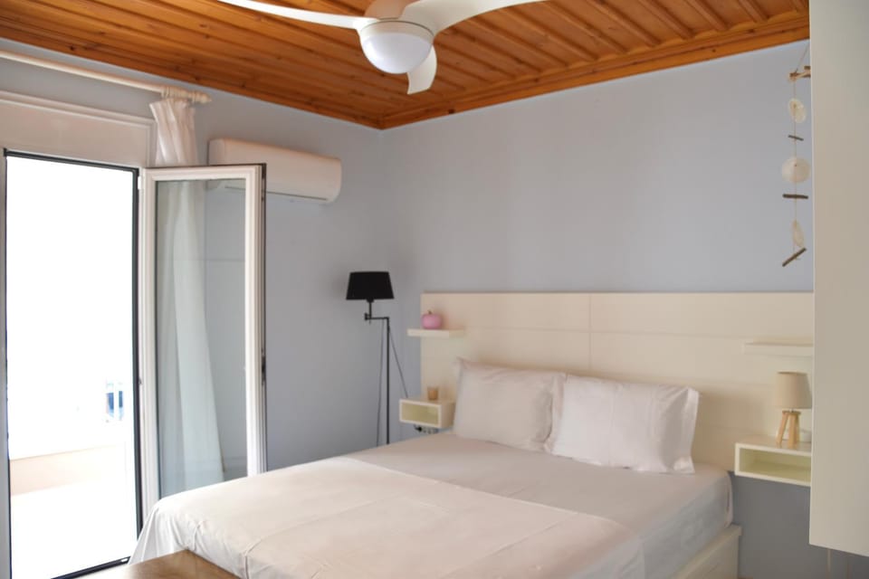 Bed, Photo of the whole room, Bedroom, air conditioner