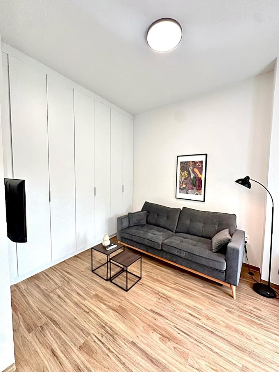 TV and multimedia, Living room, Seating area, air conditioner