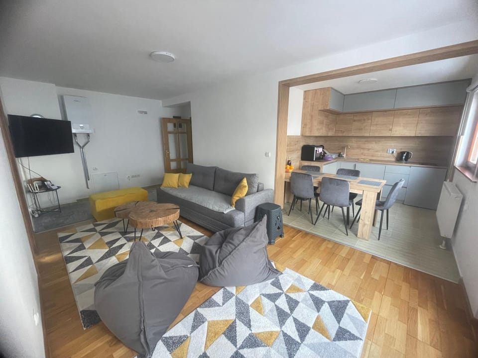 TV and multimedia, Kitchen or kitchenette, Living room, Dining area
