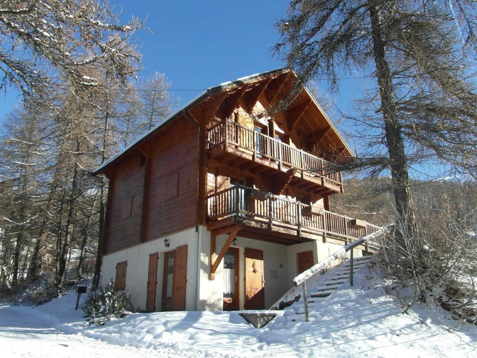 Facade/entrance, Winter