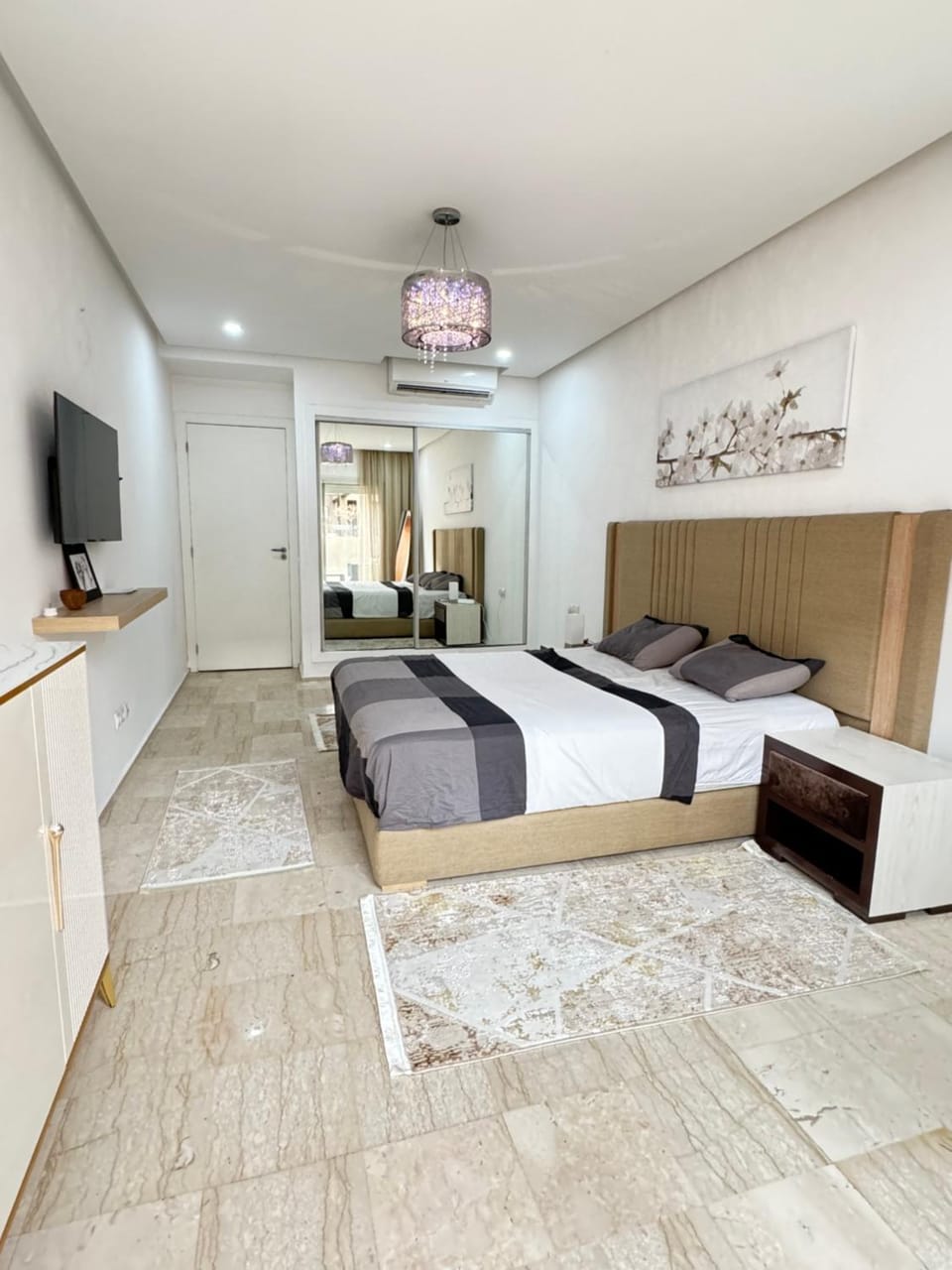 Fresh Modern Flat with spacious room and bathroom Apartment in Marrakesh