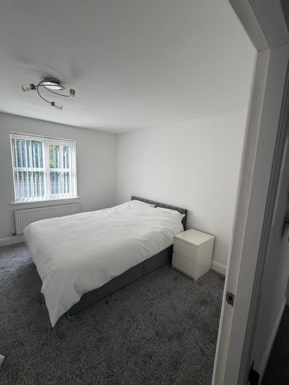2 Bedroom flat very close to airport and Wythenshawe hospital Ground Floor with parking Apartment in Salford