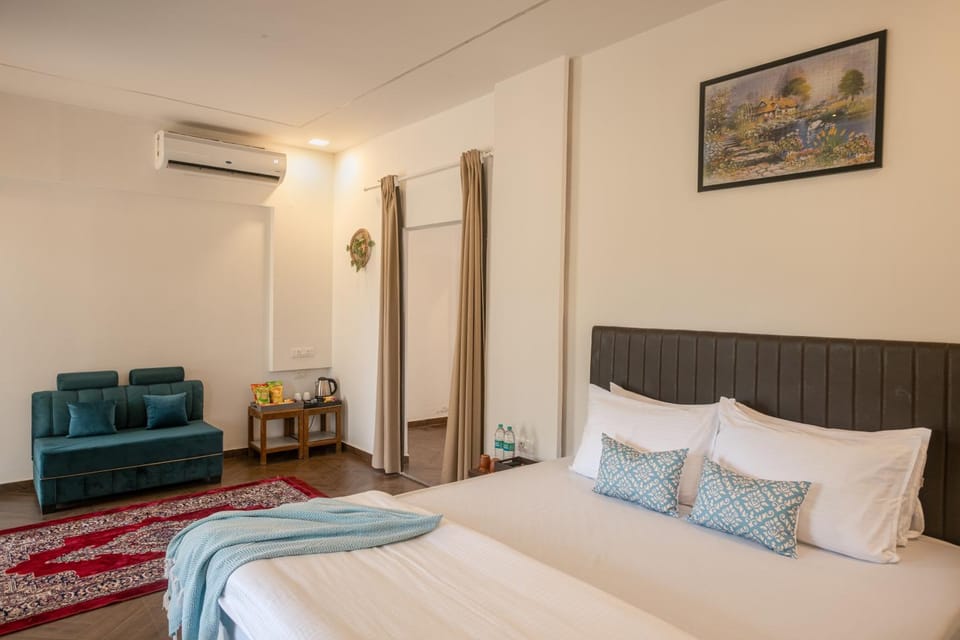 Bed, Photo of the whole room, Bedroom, air conditioner