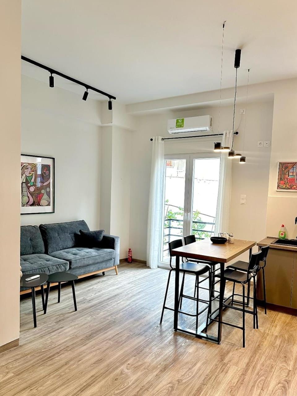 Toilet, Coffee/tea facilities, Balcony/Terrace, Living room, Seating area, heating, microwave, oven, toaster, towels, washing machine, kitchen, air conditioner