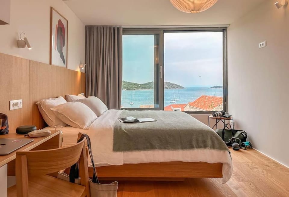 Bed, Bedroom, Sea view