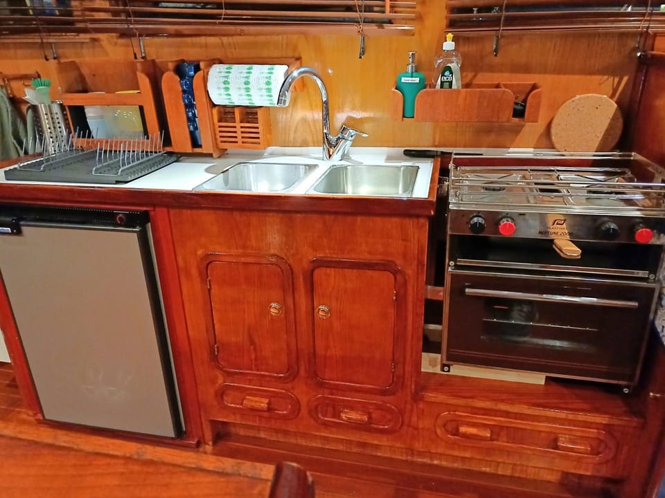 Kitchen or kitchenette, oven, stove