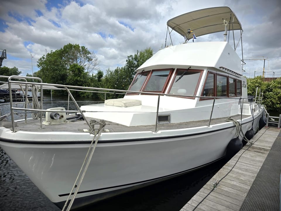 Motorjacht At Ease Docked boat in Amsterdam