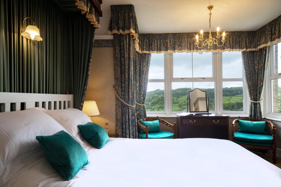 Bed, People, Bedroom, Landmark view, Mountain view