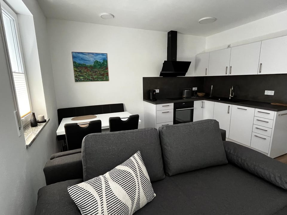 Kitchen or kitchenette, Seating area, Dining area, oven, stove