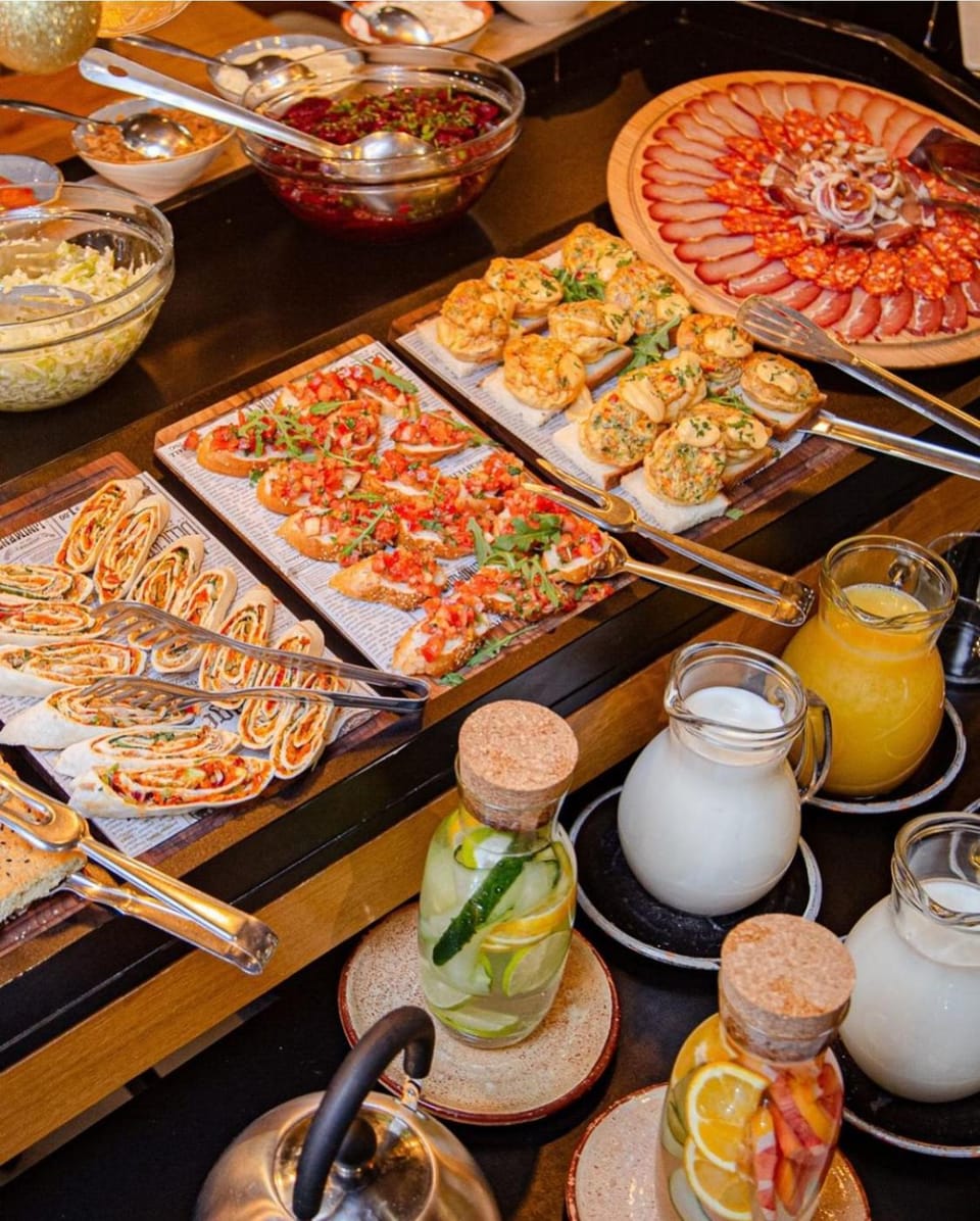 Food and drinks, Food, Breakfast, Continental breakfast, Buffet breakfast