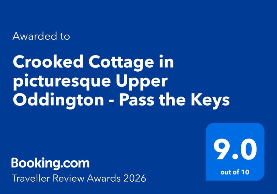 Crooked Cottage in picturesque Upper Oddington - Pass the Keys House in West Oxfordshire District