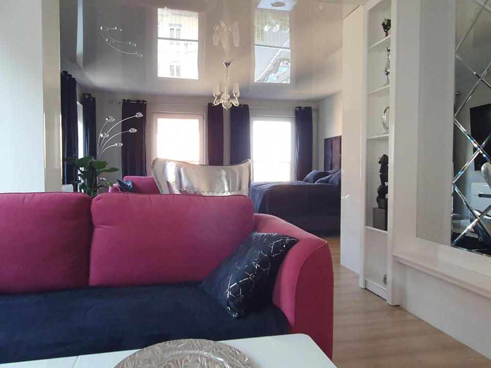 Black&White Apartament Skarbowa 2 Parking Apartment in Greater Poland Voivodeship