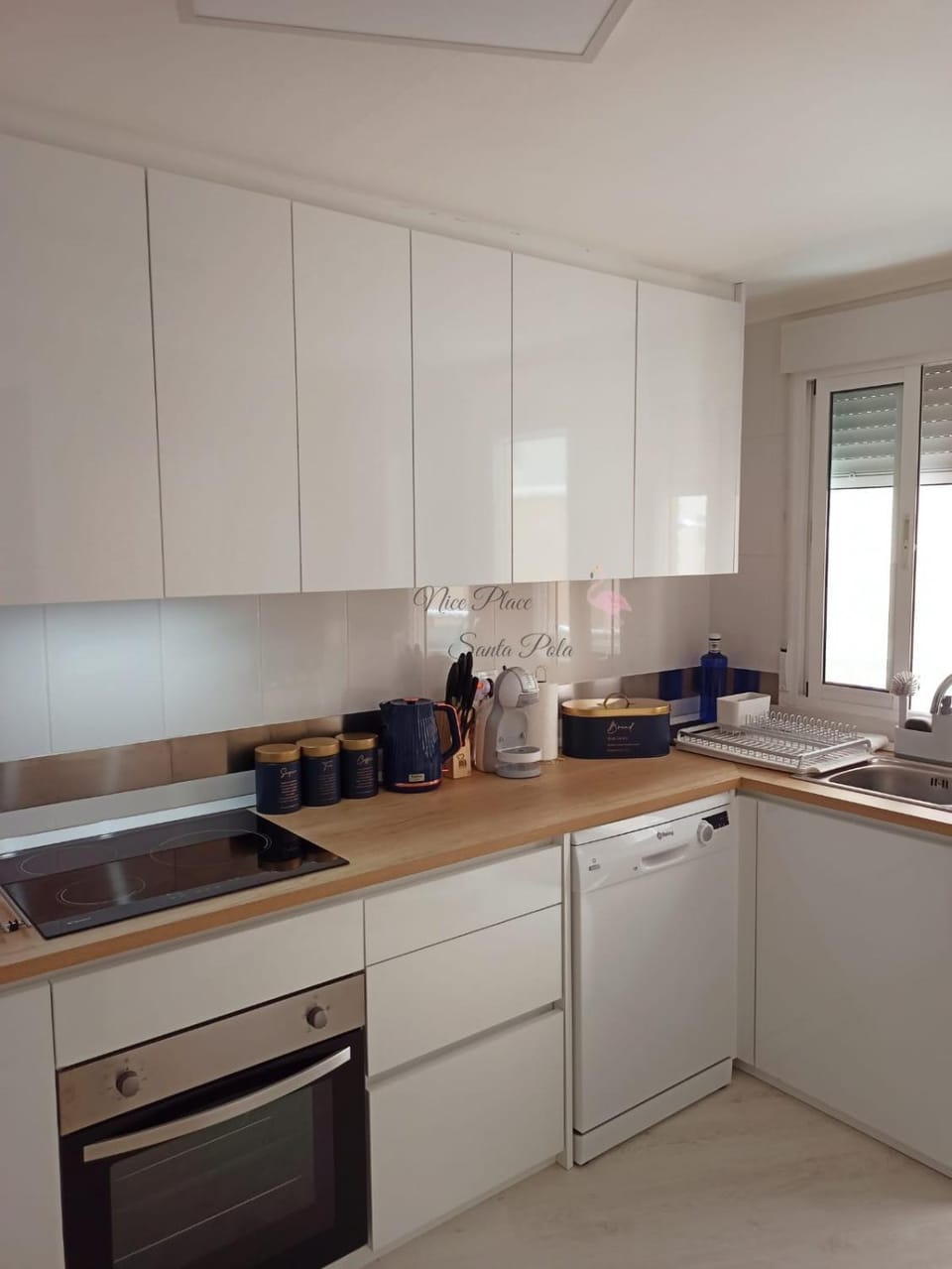 Kitchen or kitchenette, dishwasher