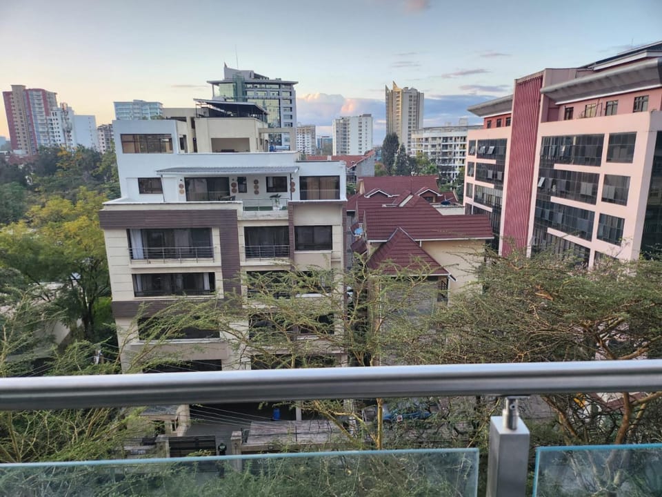 Luxury 2BR Ensuite apartment with Private Balcony and Views Apartment in Nairobi