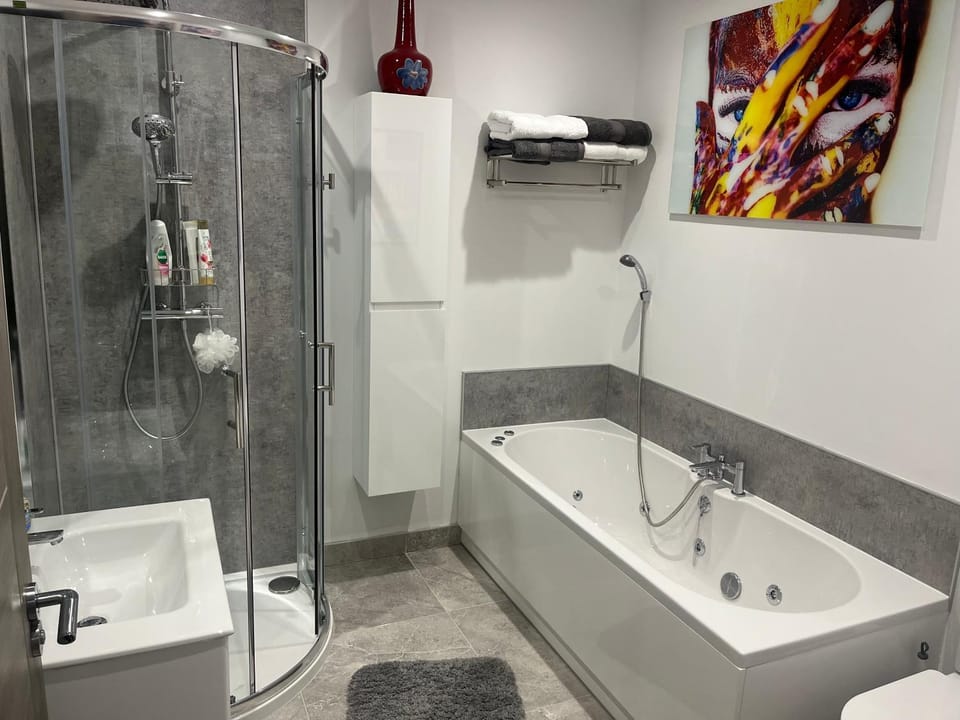 Shower, Bathroom, Bath, towels