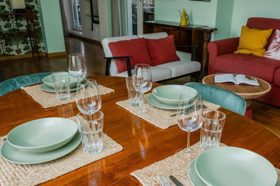 Living room, Food and drinks, Dining area, Food