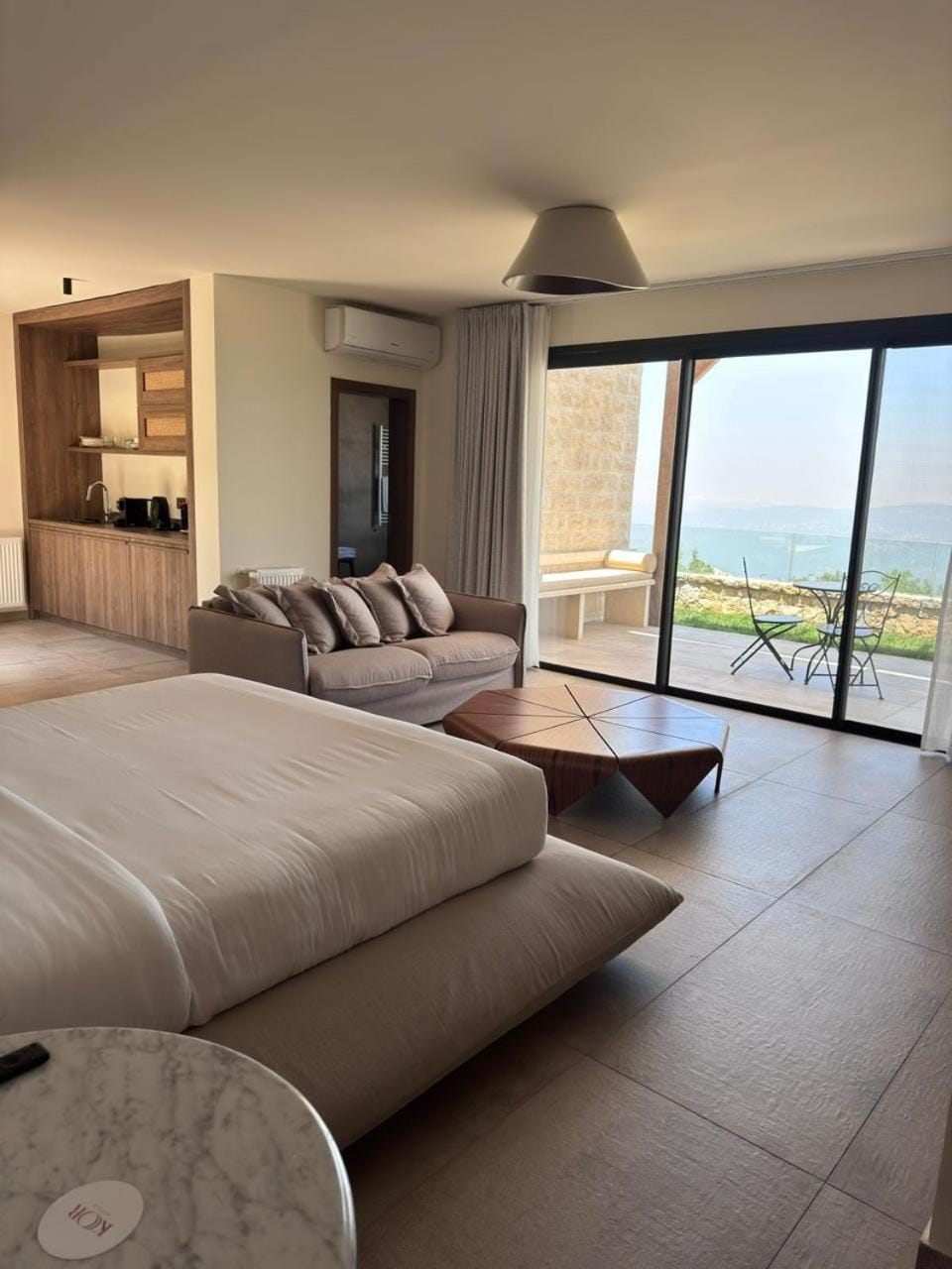 Bed, Natural landscape, TV and multimedia, Kitchen or kitchenette, Photo of the whole room
